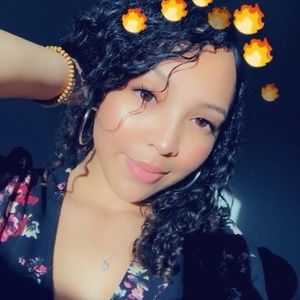 Meet your Posher, Ava